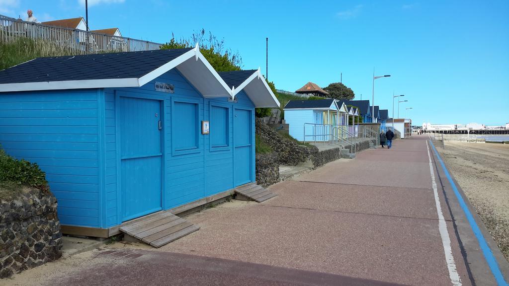 The Sandrock Clacton-on-Sea Exterior foto