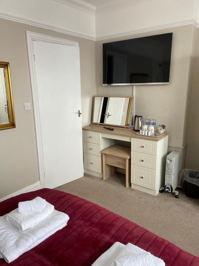 The Sandrock Clacton-on-Sea Exterior foto